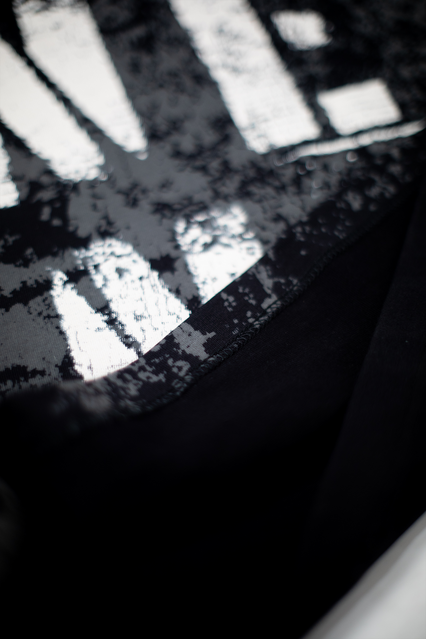 "MOST WANTED" TEE - [RHINESTONE / BLACK]